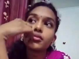 Cute Girl In Saree Doing Sefles Mp4